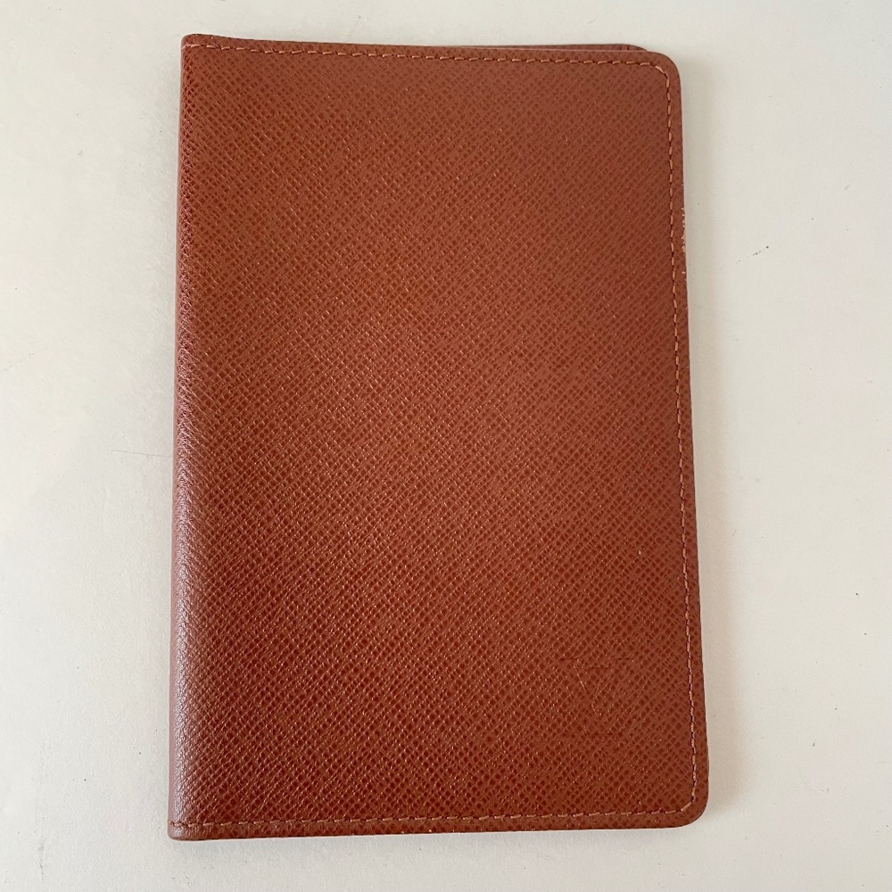 Louis Vuitton Taiga ID Card Holder Cognac Brown